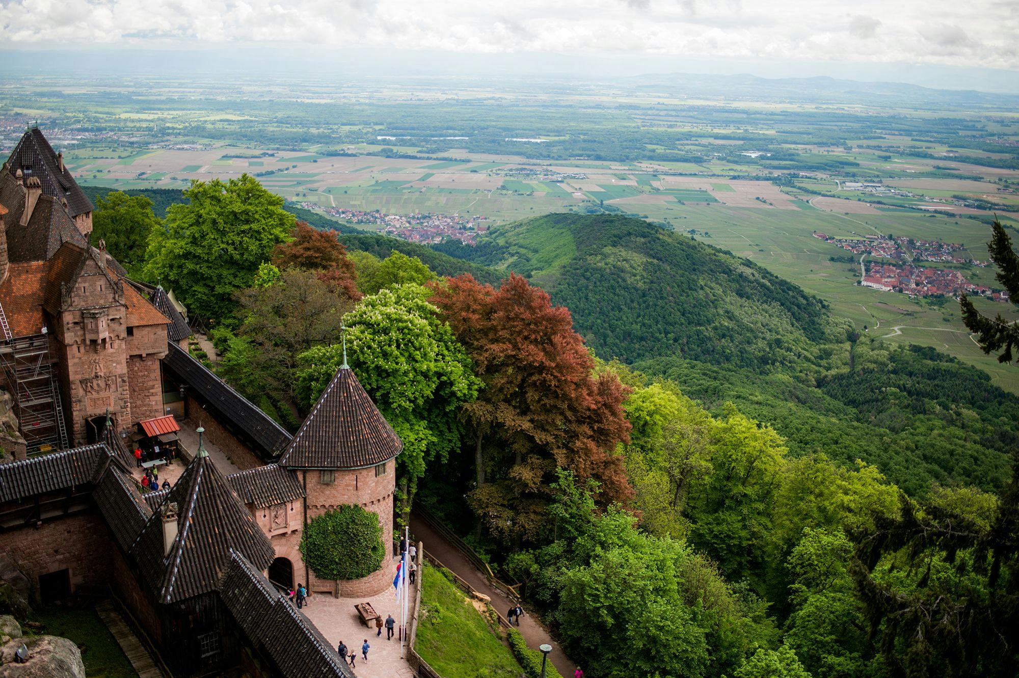 Alsace - haut-koenigsbourgshutterstock_664118692.jpg